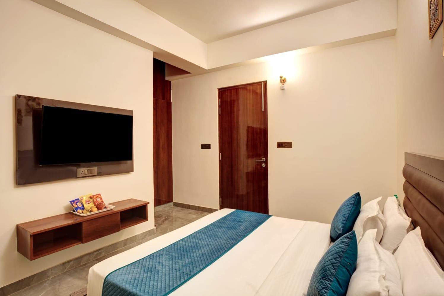 Hotel Elite Grand Near Kailash Hospital Noida Exterior foto