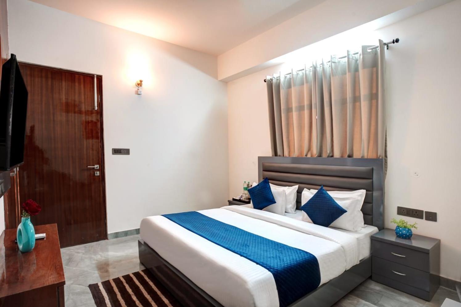 Hotel Elite Grand Near Kailash Hospital Noida Exterior foto