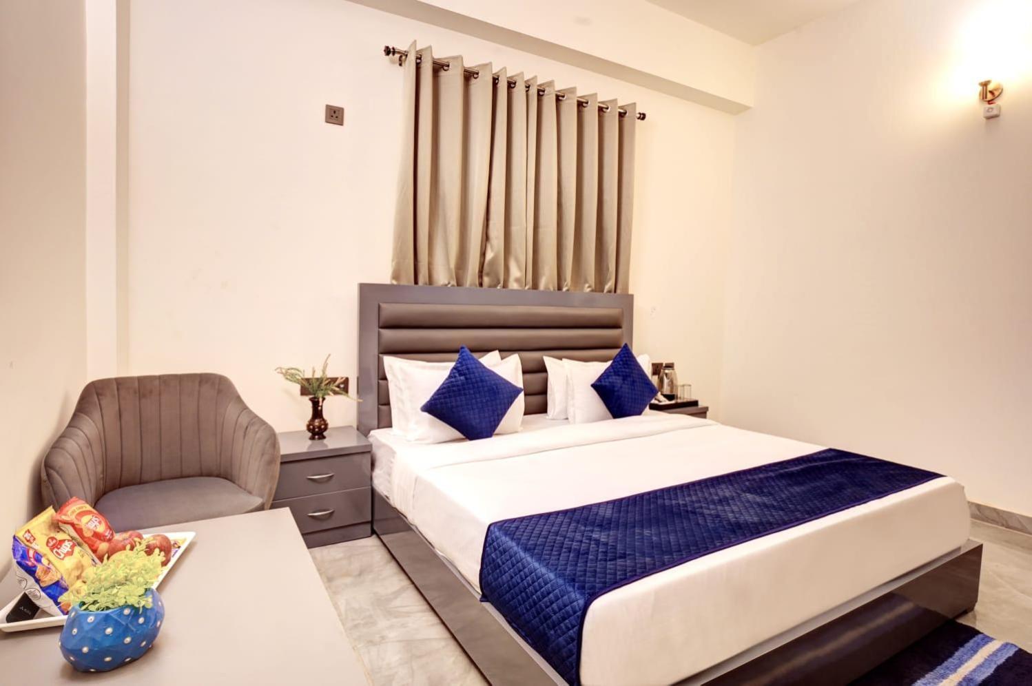 Hotel Elite Grand Near Kailash Hospital Noida Exterior foto