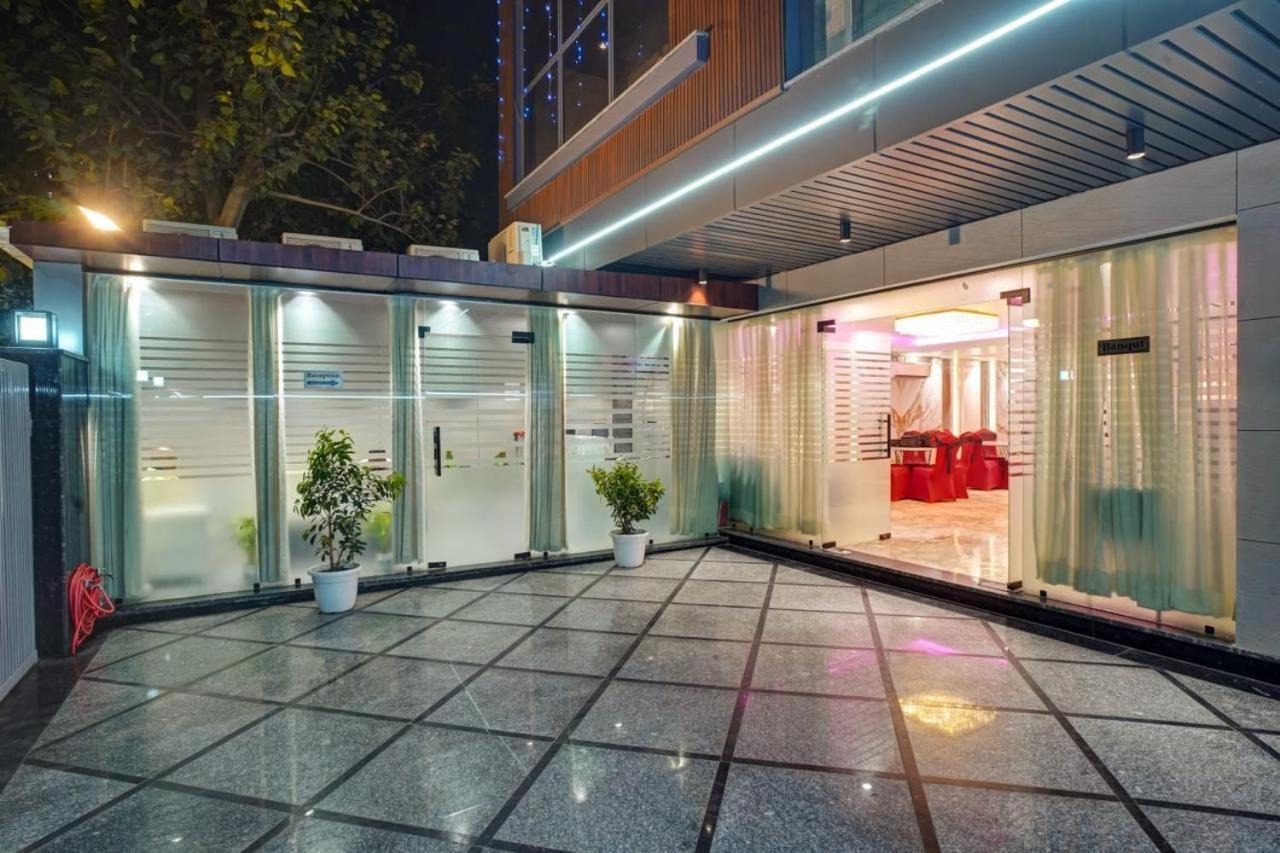 Hotel Elite Grand Near Kailash Hospital Noida Exterior foto